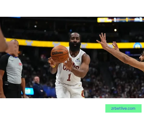 哈登谈客场防守策略 逐步调整状态寻求球队胜利